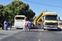 Balıkesir'de Otomobille Midibüs Çarpıştı Açıklaması 9 Yaralı