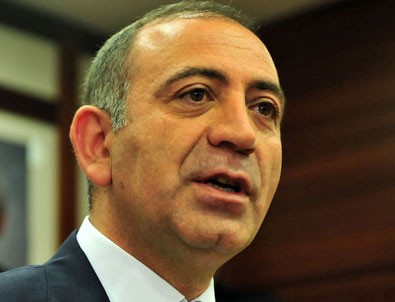 Gürsel Tekin: İhsan Özkes'in istifasını işleme koymuyorum