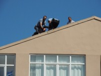 İNTİHAR GİRİŞİMİ - İntihar Girişimini Polis Engelledi