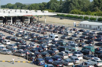 Kapıkule'den araç girişinde tüm zamanların rekoru kırıldı