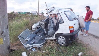 Sakarya'da Otomobil Elektrik Direğine Çarptı Açıklaması 1 Ölü
