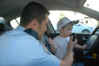 POLİS ŞAPKASI - Trafik Ekipleri Yaptıkları Uygulama İle Çocukların İlgi Odağı Oluyor