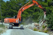 PAYALLAR - Alanya'da Yol Bakım Onarım Çalışmaları Devam Ediyor