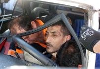 ŞERİT İHLALİ - İki Otomobil Kafa Kafaya Çarpıştı Açıklaması 6 Yaralı