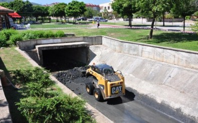 Maski'den Laleli'de Dere Temizliği