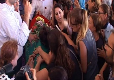 Suruç'ta Ölen Hatice Ezgi Sadet İstanbul'da Toprağa Verildi