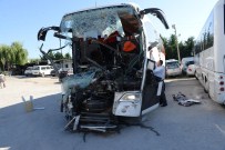 Yolcu Otobüsü Kamyona Arkadan Çarptı Açıklaması 36 Yaralı