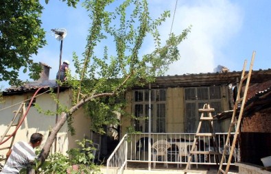 Bahçeyi Temizlemek İsterken Evini Yaktı