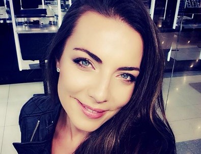 Burcu Kara nişan yüzüğü takmamış