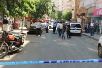 POLİS ARACI - Diyarbakır'da Polise Kanlı Pusu Açıklaması 2 Polis Yaralandı