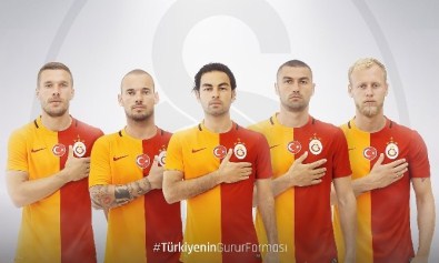 Galatasaray 4 yıldızlı formasını tanıttı