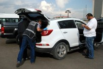 SİLAHLI KAVGA - Kars'ta Adliye Önünde Silahlı Kavga Açıklaması 2 Yaralı