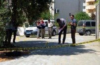 HÜSEYIN TEKIN - Polis, Kendisine Bıçakla Saldıran Şahsı Vurdu !