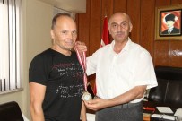 Rus Karateciden Bayar'a Ziyaret