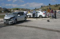 AHMET OĞUZ - Samsun'da Trafik Kazası Açıklaması 2 Yaralı