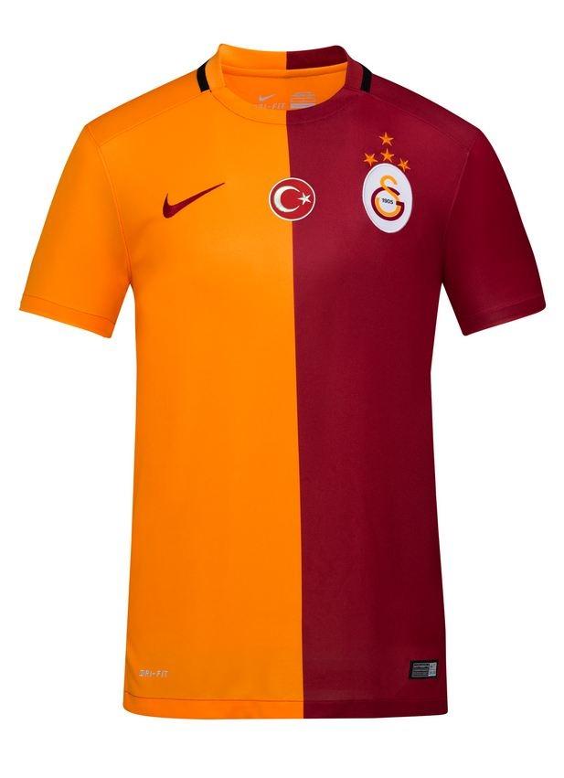 Galatasaray 4 yıldızlı formasını tanıttı