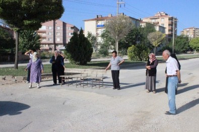 Alt Yapı Çalışması Tamamlanmadı Gerekçesiyle, Yolu Trafiğe Kapattılar