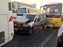 EKREM ERDOĞAN - Antalya'da Tur Minibüsü Kırmızı Işıkta Bekleyen Araçlara Çarptı