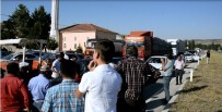 Çorum'da Elektrikleri Kesilen Köylüler Karayolunu Ulaşıma Kapattı