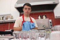 KıNıKLı - Bu Kafe Çok Özel