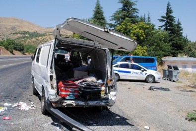 Elazığ'da Trafik Kazası Açıklaması 1 Ölü, 2 Yaralı