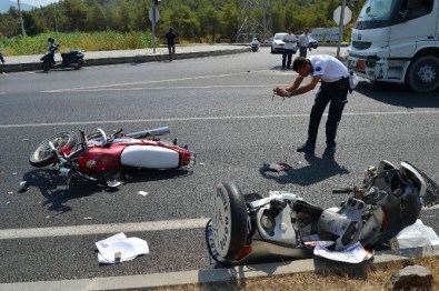 İki Motosiklet Kafa Kafaya Çarpıştı Açıklaması 2 Ölü