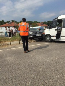 Sakarya'da Trafik Kazası Açıklaması 2 Yaralı