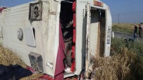 Tarım İşçilerini Taşıyan Midibüs Devrildi: 3 Ölü, 30 Yaralı