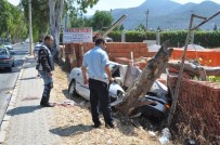 Ağaca Çarpan Otomobildeki 4 Genç Yaralandı