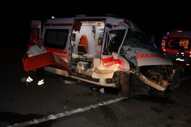 Ambulans Kaza Yaptı Açıklaması 4 Yaralı