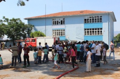 İzmir'de Tarihi Okul Yangını