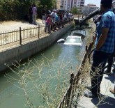 CEMAL GÜRSEL - Otomobil Sulama Kanalına Uçtu Açıklaması Dört Yaralı