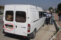 ŞÜPHELİ ARAÇ - Plakası Çamurla Kamufle Edilen Minibüs Polisi Alarma Geçirdi