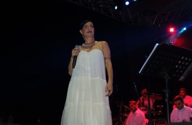 Şevval Sam Edirne'yi Coşturdu