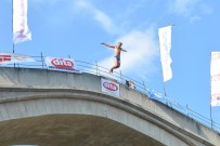 Tarihi Mostar Köprüsü'nde Atlama Yarışları Yapıldı