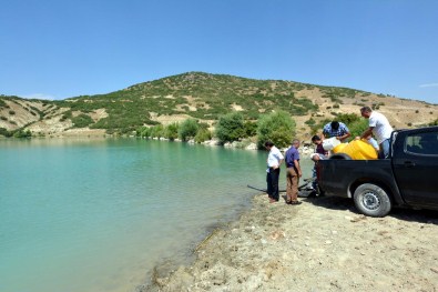 Tunceli'de Gölete Balık Bırakıldı