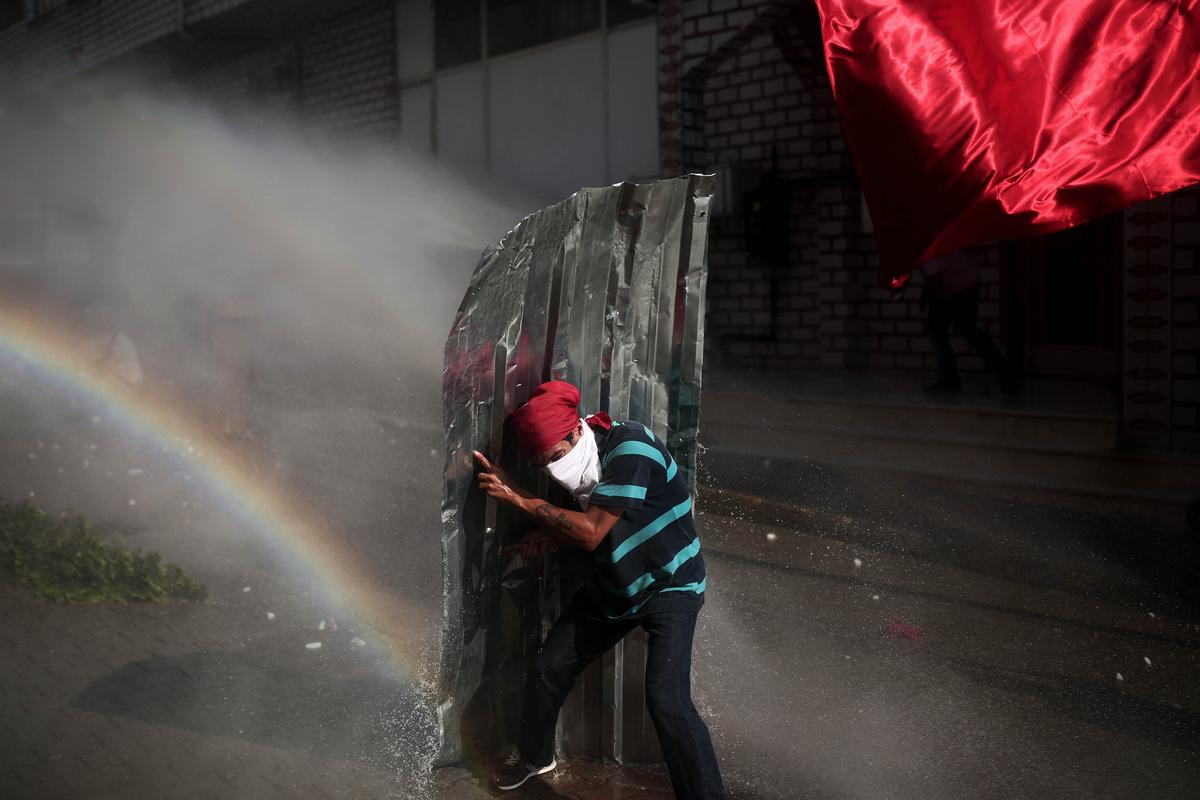 Gazi Mahallesi'nde polise saldırı: 1 şehit