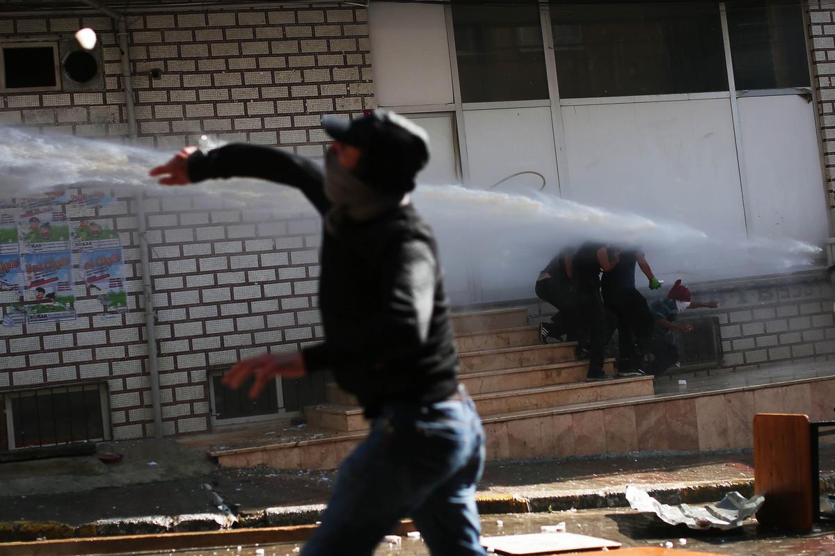 Gazi Mahallesi'nde polise saldırı: 1 şehit