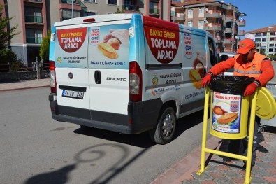 Bayat Ekmek Kutuları'nda Aylık 17 Ton Ekmek Toplanıyor