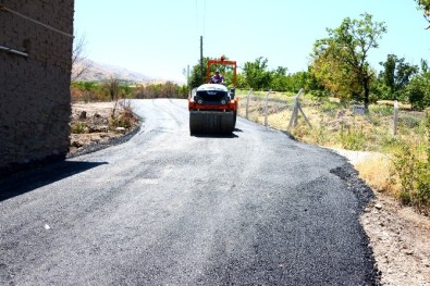 Büyükşehir Belediyesi, Kale'nin Yollarını Asfaltlıyor