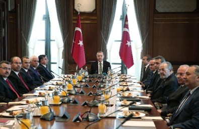 Cumhurbaşkanı Erdoğan, TBMM Başkanı Yılmaz Ve Beraberindeki Başkanlık Divanı Üyelerini Kabul Etti