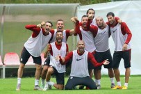SEMİH KAYA - Galatasaray'da Selçuk Ve Semih Antrenmanı Yarıda Bıraktı