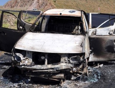 PKK Erzurum'da 8 Adet İş Makinesini Yaktı