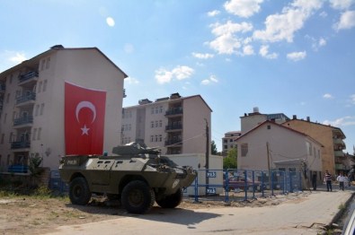 Roketli Saldırı Düzenlenen Polis Lojmanlarında Tadilat