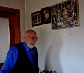 110 Yaşındaki Yaşlı Adamı Odaya Hapsedip Evinde Para Aradılar