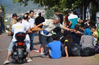 54 Kaçak Göçmen Boğulmak Üzereyken Kurtarıldı