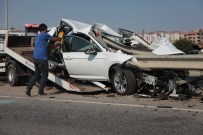 CEMALEDDIN USLU - Bariyerlere Çarpan Otomobilden Yaralı Kurtuldu