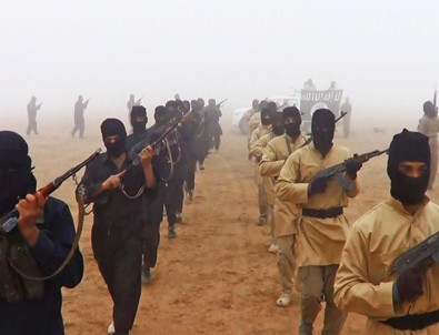 IŞİD Türkiye sınırında hendek kazıyor