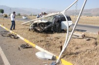 NIHAT ERGÜN - Otomobil Takla Attı Açıklaması 5 Yaralı
