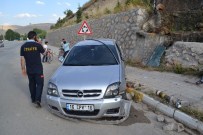 Virajda Hızını Alamayan Otomobil Takla Attı